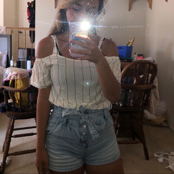 AE cold-shoulder top 🌼🐣 - Picture 2 of 2